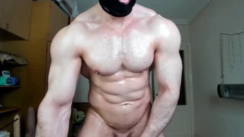 Snapshot of sweetmuscles_boy chatting on May 24, 2026, 5:45 am Lorenzo online show from May 24, 2026, 5:45 am