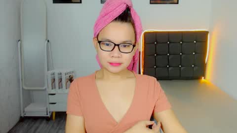 Snapshot of sweetnwildts chatting on May 24, 2026, 12:43 pm Ghena online show from May 24, 2026, 12:43 pm