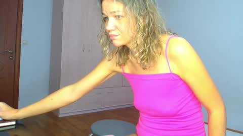 Snapshot of sweetpairfun chatting on October 14, 2025, 3:29 am Veronica and Alex online show from October 14, 2025, 3:29 am