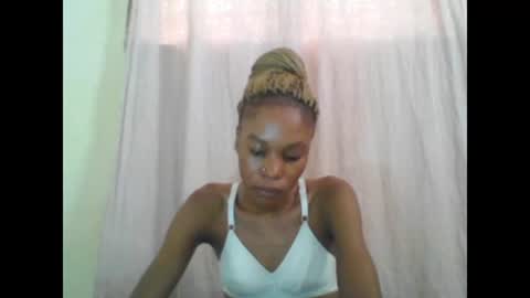 Snapshot of sweetpetite254 chatting on February 15, 2025, 12:33 pm ESTHER online show from February 15, 2025, 12:33 pm