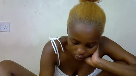 Snapshot of sweetrall chatting on February 22, 2026, 12:15 pm Lilly online show from February 22, 2026, 12:15 pm