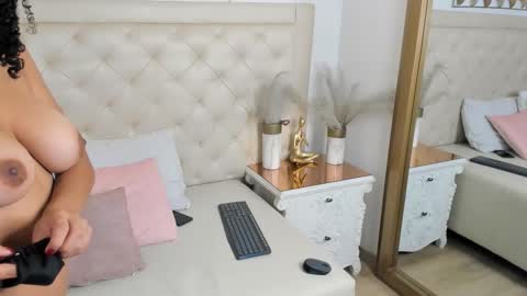 Snapshot of sweets_one chatting on November 24, 2025, 3:28 am sweets one online show from November 24, 2025, 3:28 am