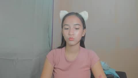 Mia online show from December 5, 2025, 2:58 pm