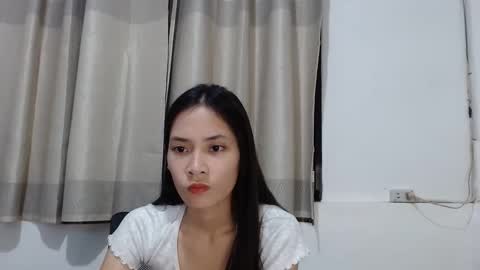 Mia online show from December 4, 2024, 11:08 am