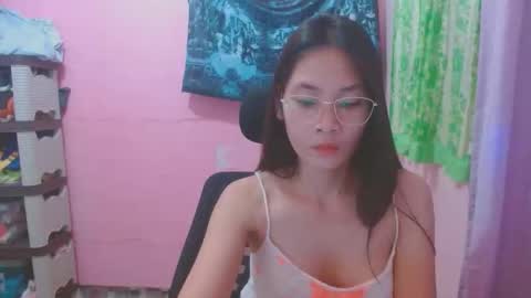 Mia online show from May 7, 2026, 3:06 pm