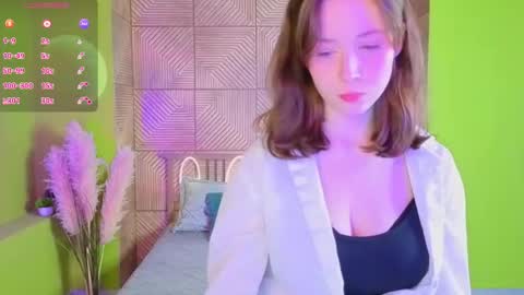 Alice online show from December 17, 2025, 2:12 pm