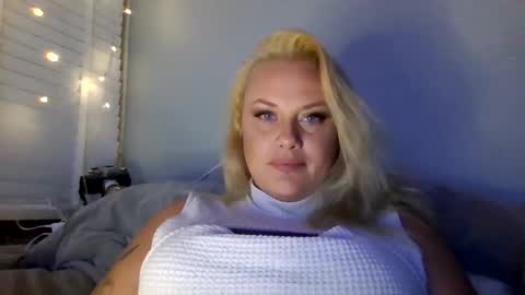 Snapshot of sweetsinz_ chatting on September 16, 2025, 7:26 pm sweetsinz_ online show from September 16, 2025, 7:26 pm