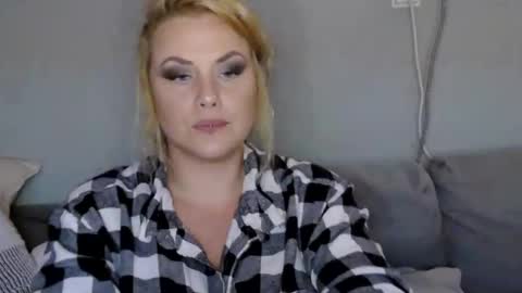 Snapshot of sweetsinz_ chatting on November 8, 2025, 10:52 pm sweetsinz_ online show from November 8, 2025, 10:52 pm