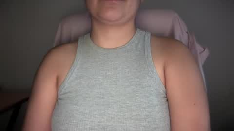 Snapshot of sweetssmashed chatting on June 15, 2026, 8:22 pm sweetssmashed online show from June 15, 2026, 8:22 pm
