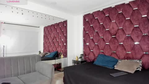 sweetstacy_ online show from February 18, 2025, 9:42 pm