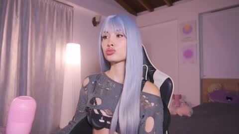 Cat independent model  online show from October 2, 2025, 2:29 am