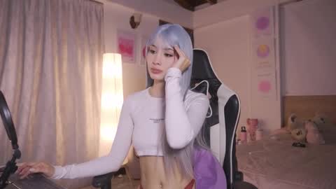 Cat independent model  online show from November 20, 2025, 2:45 am