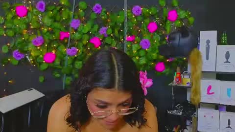 Snapshot of sweett_mollyy chatting on July 23, 2026, 9:35 pm Molly - INDEPENDENT MODEL online show from July 23, 2026, 9:35 pm