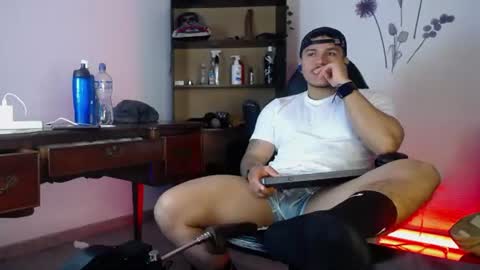 Snapshot of sweettguy_ chatting on July 28, 2026, 7:39 pm Jei online show from July 28, 2026, 7:39 pm
