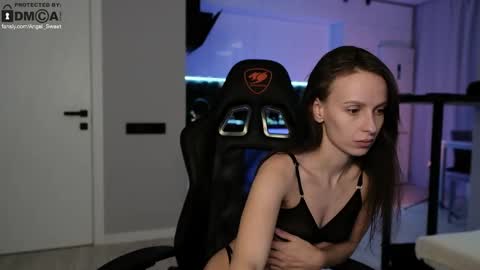 Leila and Alex online show from September 26, 2025, 5:39 pm