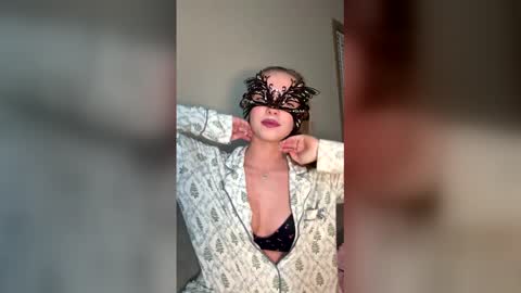 sweetvixen18 online show from January 6, 2026, 5:22 am