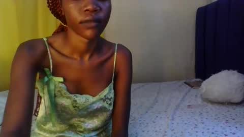 Snapshot of sweety_melanin chatting on April 15, 2026, 9:27 am Vickky online show from April 15, 2026, 9:27 am