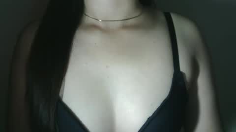 sweety_princess15 online show from October 8, 2025, 3:31 pm