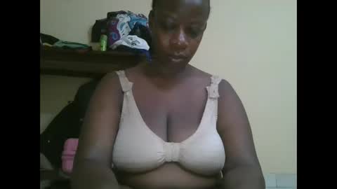 sweetyass25 online show from October 27, 2025, 5:11 am