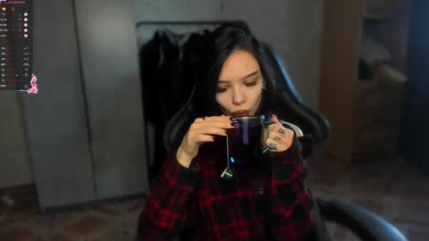 sweetydeviliya online show from March 31, 2026, 4:02 am