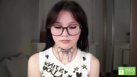 Astrid online show from December 1, 2025, 7:52 pm