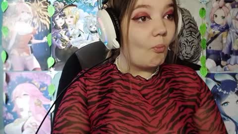 Snapshot of sweetyyfox chatting on September 23, 2025, 7:33 am Fox online show from September 23, 2025, 7:33 am