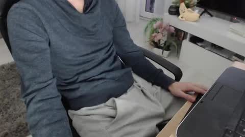 SwetLittleBoy4u online show from January 13, 2026, 5:57 am