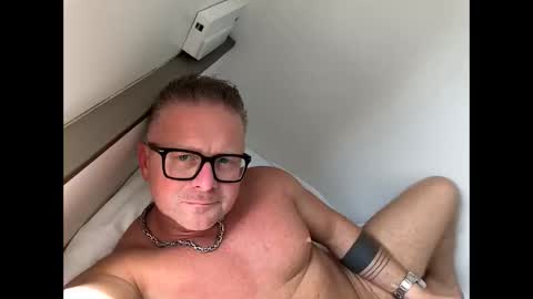 Snapshot of swingrstarr chatting on June 1, 2026, 12:18 pm Swingrstarr online show from June 1, 2026, 12:18 pm