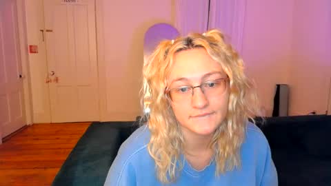 Snapshot of switchykitty chatting on June 22, 2026, 6:10 am ashley blayde online show from June 22, 2026, 6:10 am