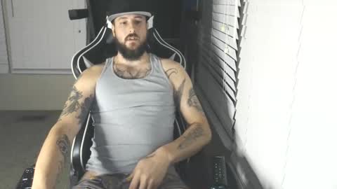 swoozy_ online show from November 8, 2025, 1:39 am