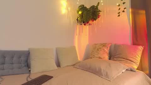 Helen  online show from December 21, 2025, 8:49 pm