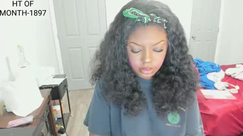 sxamleuy online show from November 19, 2025, 1:11 pm