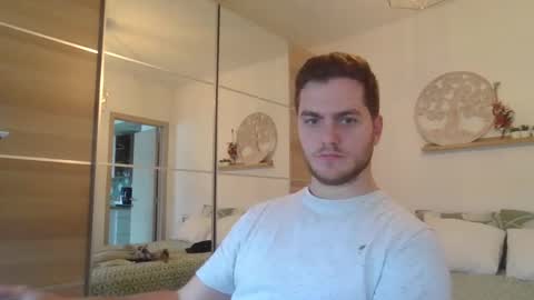 Snapshot of syl092 chatting on December 9, 2024, 11:15 am syl092 online show from December 9, 2024, 11:15 am