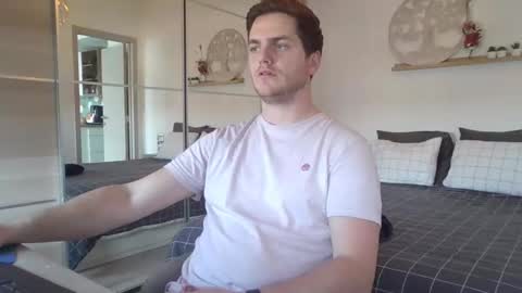 Snapshot of syl092 chatting on March 7, 2025, 12:45 pm syl092 online show from March 7, 2025, 12:45 pm