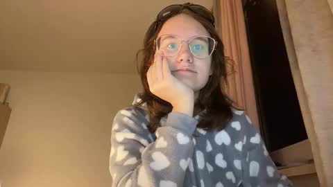 Sylvia online show from October 22, 2025, 5:02 pm