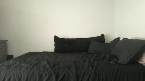 Snapshot of synn_knight chatting on October 16, 2025, 10:33 pm Synn Knight online show from October 16, 2025, 10:33 pm