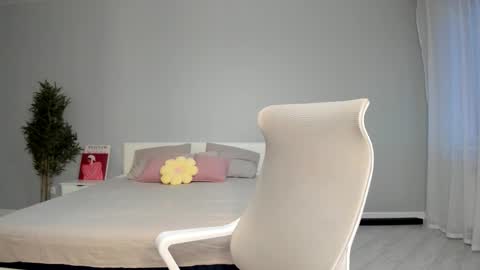 Mila online show from October 28, 2025, 12:47 am