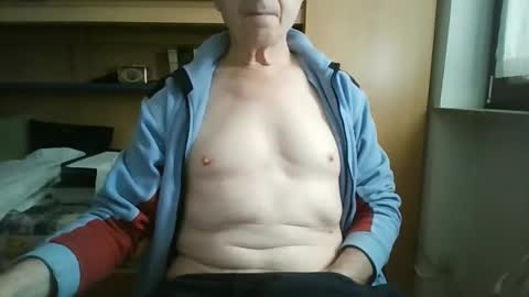 Snapshot of t5519t chatting on October 19, 2025, 11:44 am t5519t online show from October 19, 2025, 11:44 am