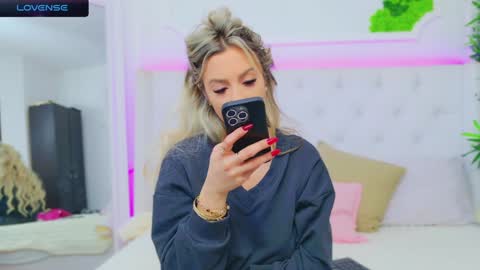 Arianna online show from January 4, 2025, 1:10 pm