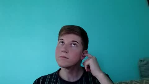 collegetwinkboi online show from December 17, 2025, 4:13 pm