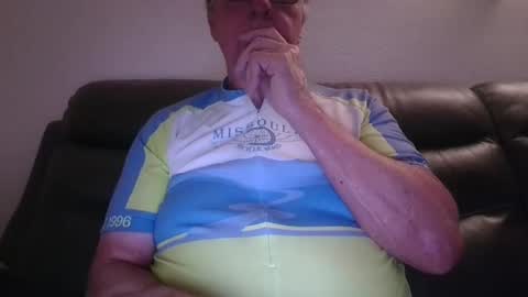 tacrunner66_ online show from April 22, 2026, 2:18 pm