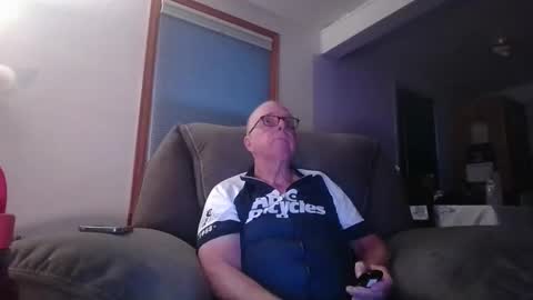 tacrunner66_ online show from May 23, 2026, 4:07 am