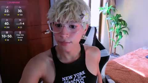 taichi online show from November 3, 2025, 7:26 pm