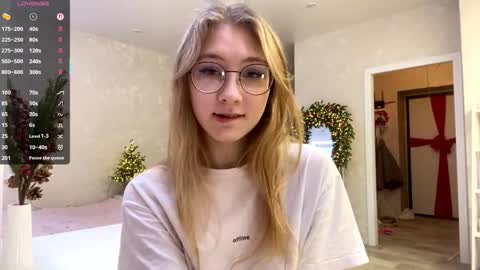 Tessa online show from December 18, 2025, 1:06 pm