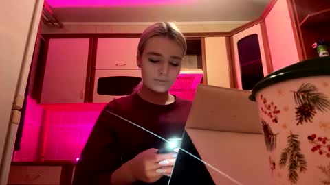 Snapshot of taitebinner chatting on February 18, 2026, 6:26 pm Mia online show from February 18, 2026, 6:26 pm