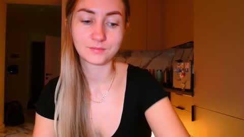  Kira  online show from November 25, 2025, 8:58 am