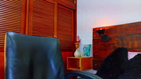    online show from September 19, 2025, 5:46 pm