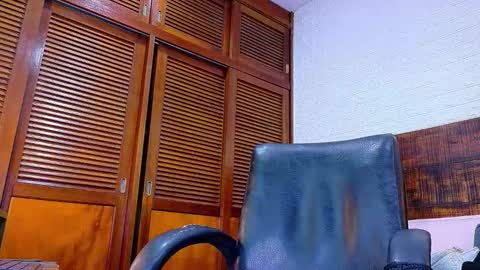 Snapshot of tamara_sanz1 chatting on December 22, 2025, 12:02 pm online show from December 22, 2025, 12:02 pm