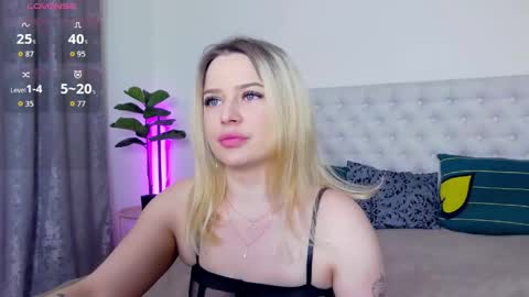 TamarraFox online show from June 9, 2026, 4:24 am