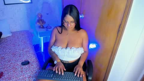 Snapshot of tammara_brm chatting on May 8, 2026, 12:10 pm Tammara online show from May 8, 2026, 12:10 pm